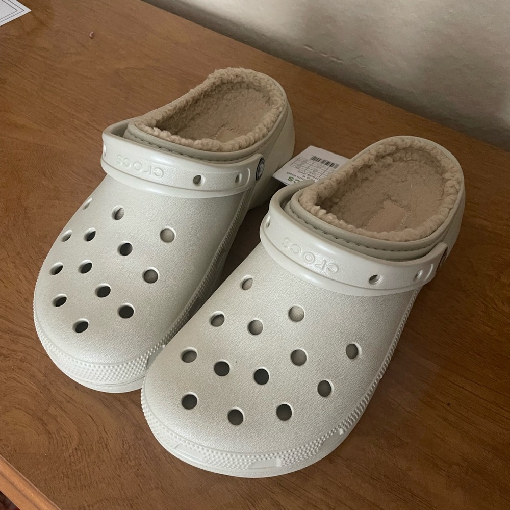 NWT Platform Fur Lined Crocs